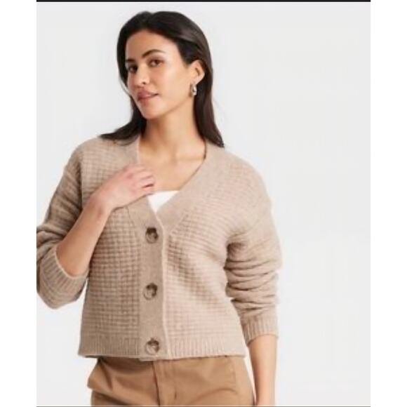 Universal Thread Goods Co.
Soft Waffle Knit Button Cardigan - Picture 6 of 6